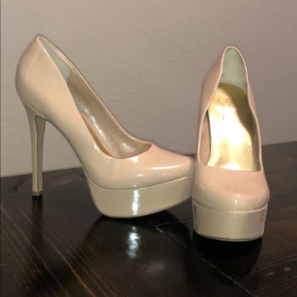 Jéssica Simpson nude  heels